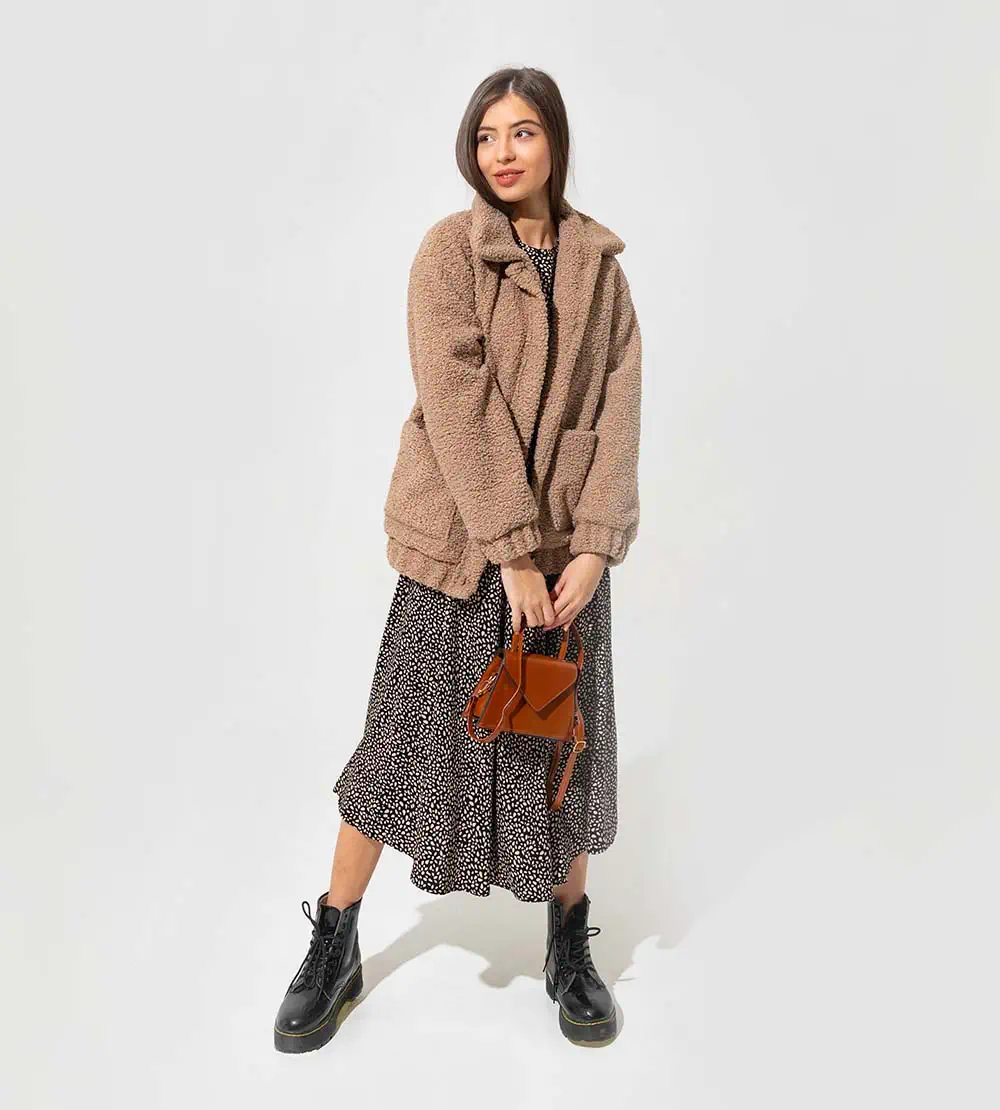 clothingstore2-woman-pic1