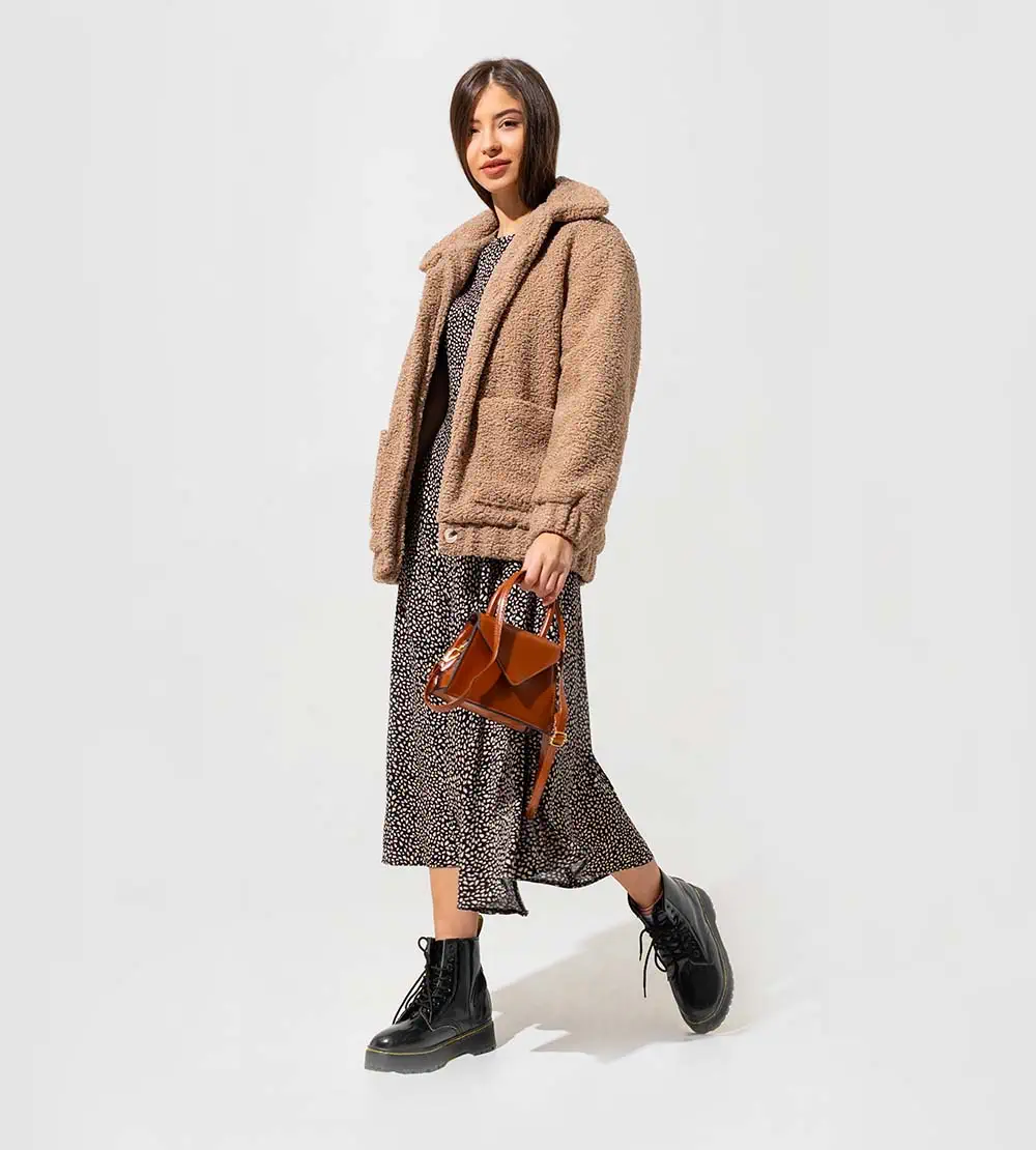 clothingstore2-woman-pic1a